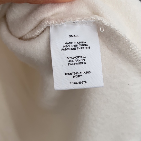 Franklin + Daysi Pullover Soft Off-White Sweater - Picture 7 of 8